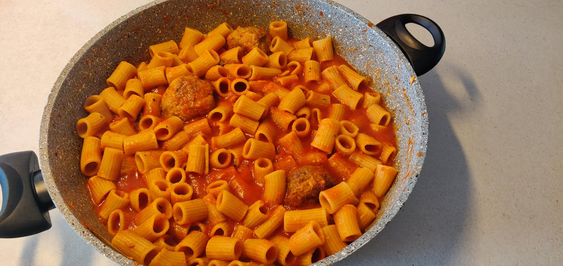 Rigatoni sauce tomates (recette rapide) Ovino.be
